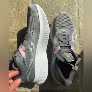 Saucony running shoes size 7. Used them once and realized that they’re too big